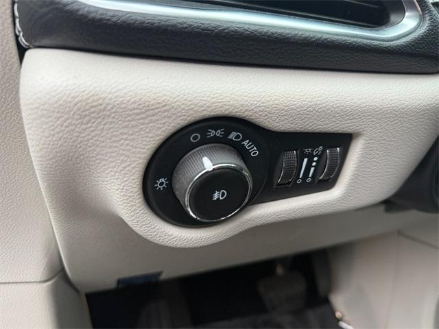 used 2022 Chrysler Pacifica Hybrid car, priced at $29,899