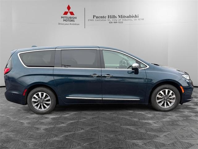used 2022 Chrysler Pacifica Hybrid car, priced at $29,899