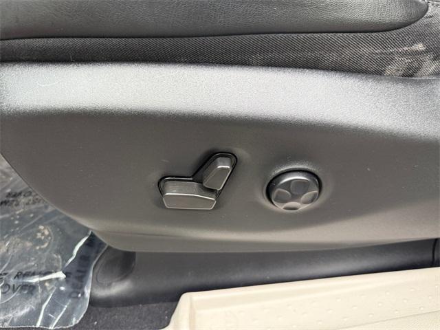 used 2022 Chrysler Pacifica Hybrid car, priced at $29,899