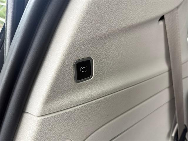 used 2022 Chrysler Pacifica Hybrid car, priced at $29,899