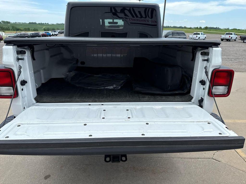 used 2021 Jeep Gladiator car, priced at $38,048