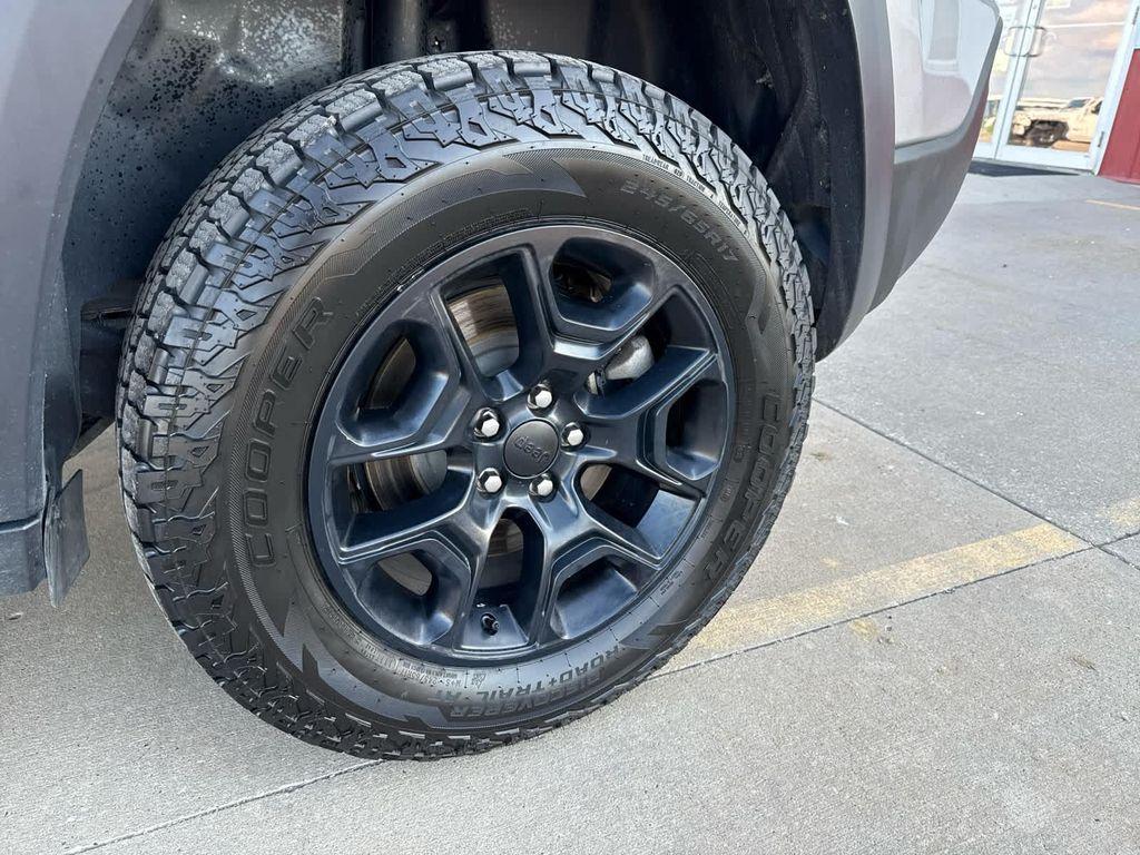 used 2022 Jeep Cherokee car, priced at $24,995