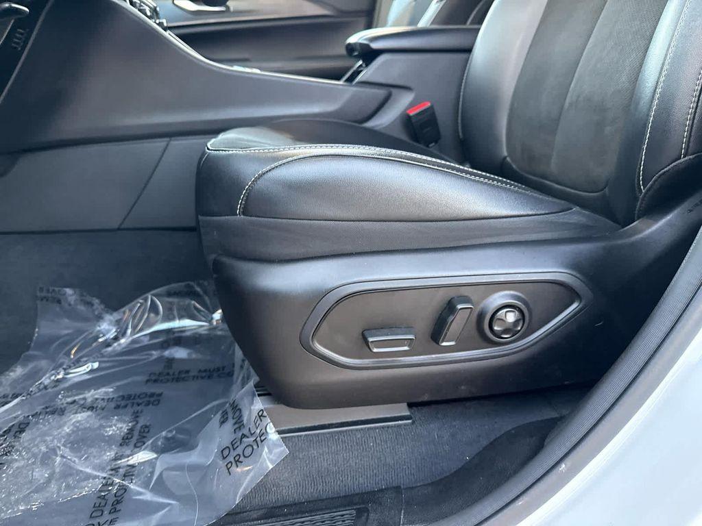 used 2023 Jeep Grand Cherokee car, priced at $32,495