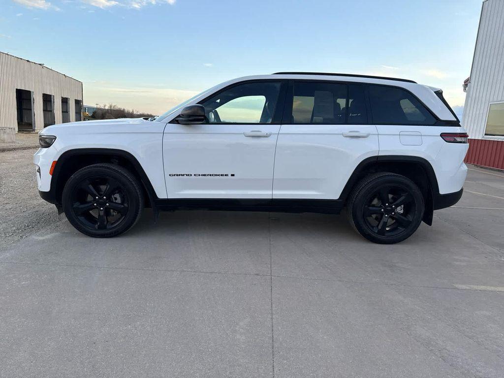 used 2023 Jeep Grand Cherokee car, priced at $32,495