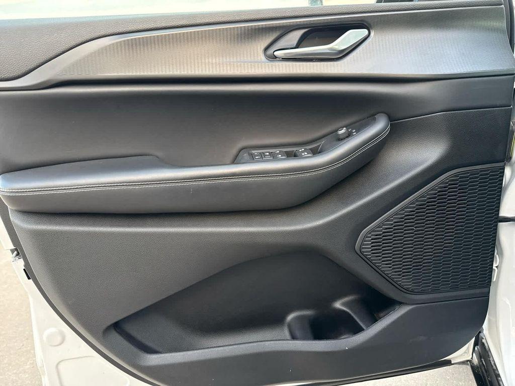 used 2023 Jeep Grand Cherokee car, priced at $32,495