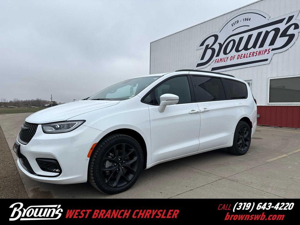 used 2022 Chrysler Pacifica car, priced at $35,995