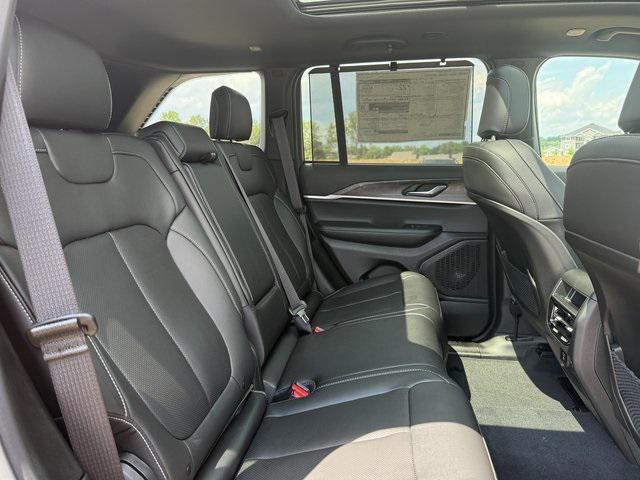 new 2025 Jeep Grand Cherokee car, priced at $51,100