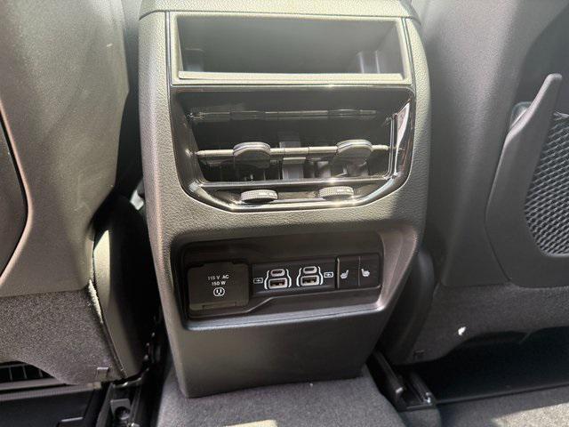 new 2025 Jeep Grand Cherokee car, priced at $51,100