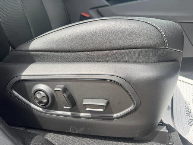 new 2025 Jeep Grand Cherokee car, priced at $51,006