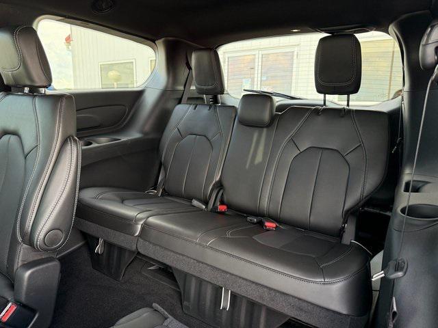 new 2025 Chrysler Pacifica car, priced at $45,601