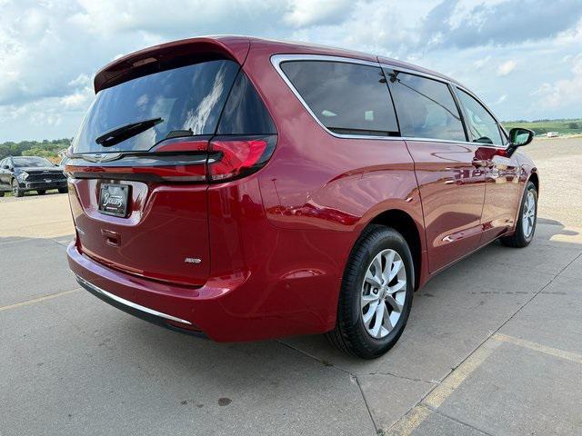 new 2025 Chrysler Pacifica car, priced at $45,601