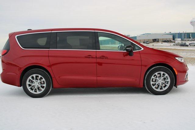 new 2025 Chrysler Pacifica car, priced at $45,915