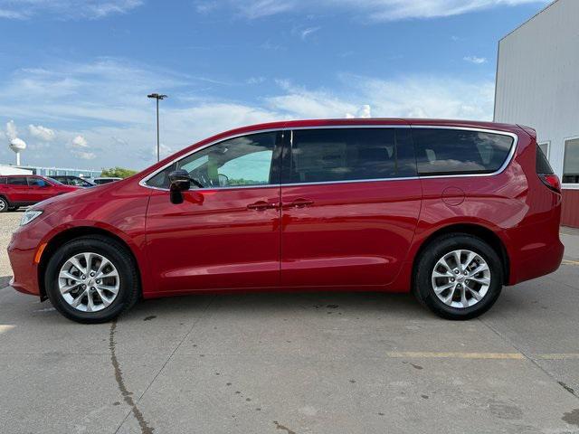 new 2025 Chrysler Pacifica car, priced at $45,601