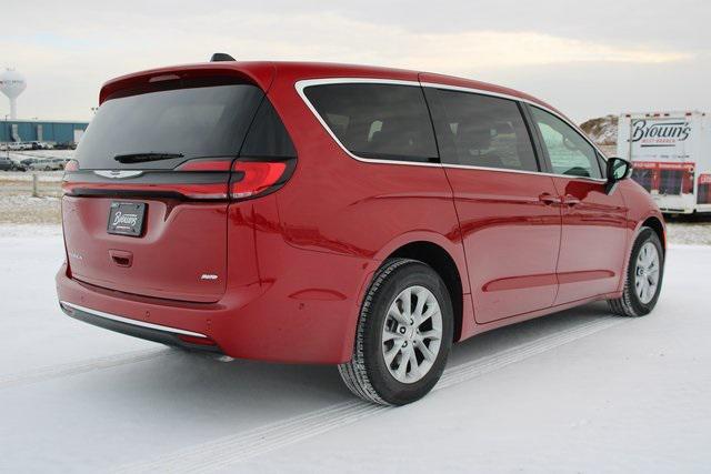 new 2025 Chrysler Pacifica car, priced at $45,915