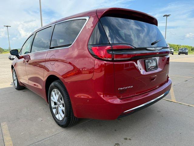 new 2025 Chrysler Pacifica car, priced at $45,601