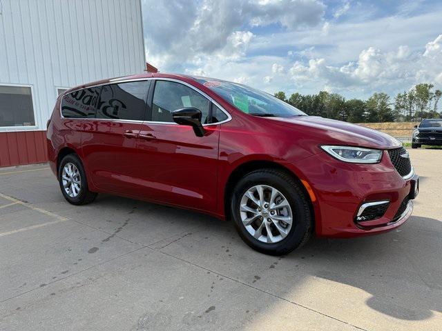 new 2025 Chrysler Pacifica car, priced at $45,601