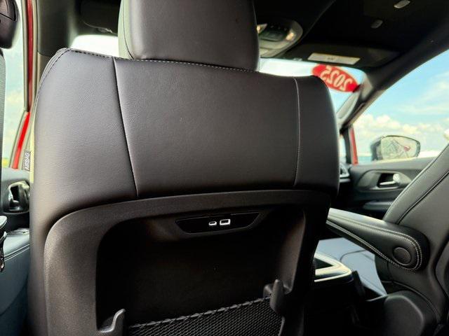 new 2025 Chrysler Pacifica car, priced at $45,601