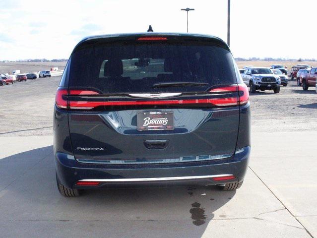 new 2025 Chrysler Pacifica car, priced at $41,640