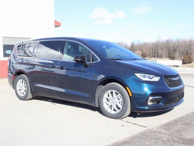 new 2025 Chrysler Pacifica car, priced at $41,640