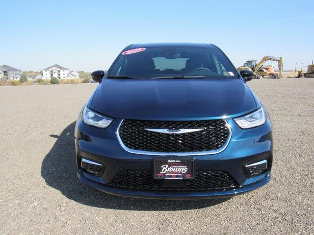 new 2025 Chrysler Pacifica car, priced at $42,640