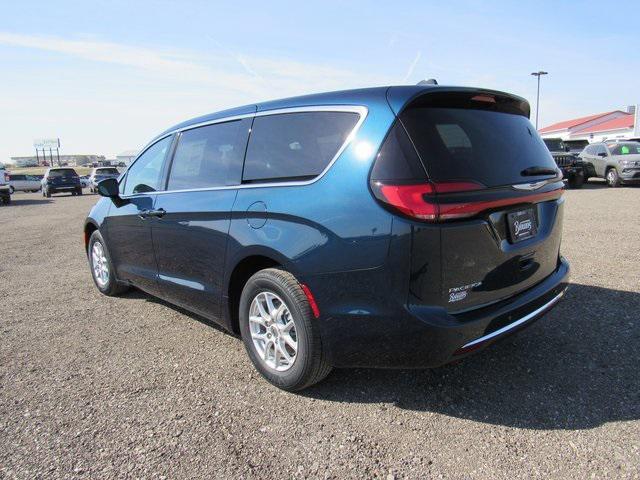 new 2025 Chrysler Pacifica car, priced at $42,640