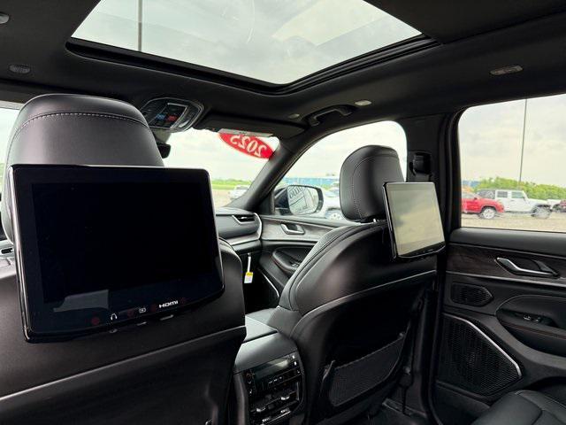 new 2025 Jeep Grand Cherokee L car, priced at $59,857