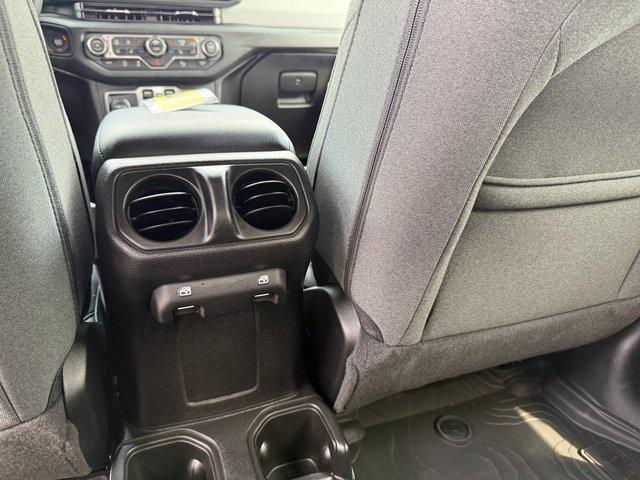new 2025 Jeep Wrangler car