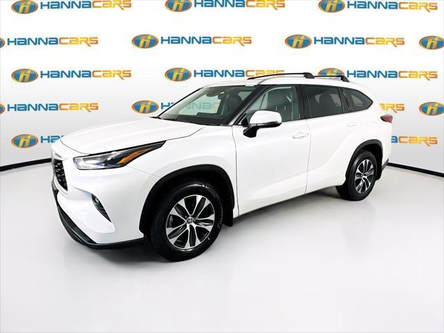 used 2021 Toyota Highlander car, priced at $32,999