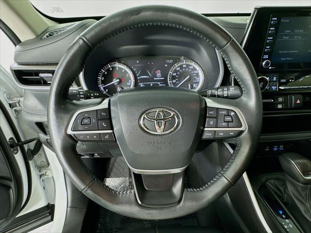 used 2022 Toyota Highlander car, priced at $34,799