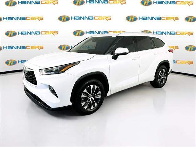 used 2022 Toyota Highlander car, priced at $34,799