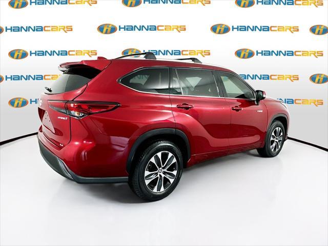 used 2020 Toyota Highlander Hybrid car, priced at $27,199