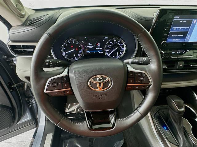 used 2021 Toyota Highlander car, priced at $31,999