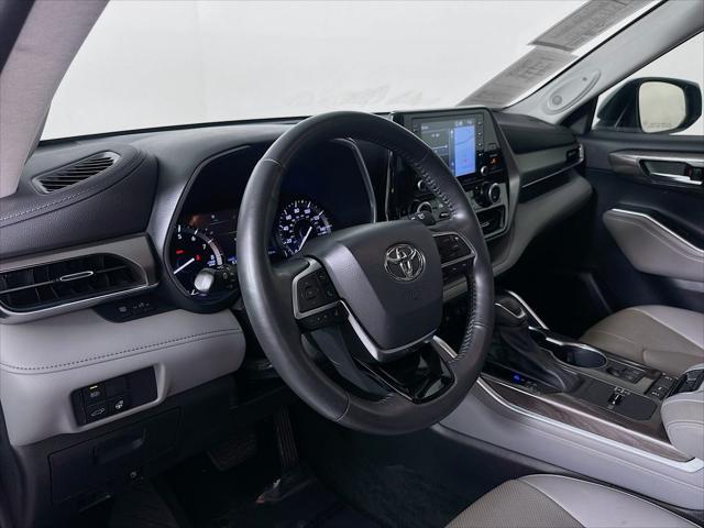 used 2021 Toyota Highlander car, priced at $31,999