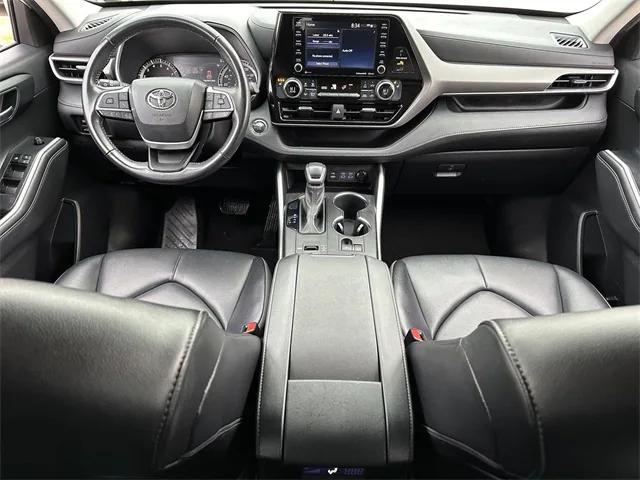 used 2022 Toyota Highlander car, priced at $31,970