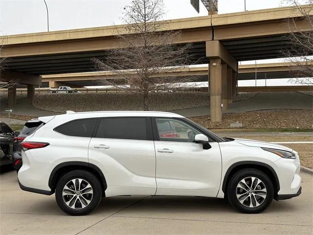 used 2022 Toyota Highlander car, priced at $31,970