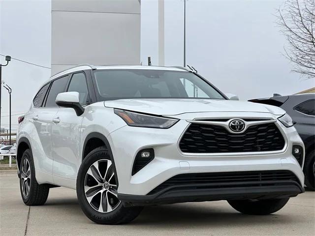 used 2022 Toyota Highlander car, priced at $31,970