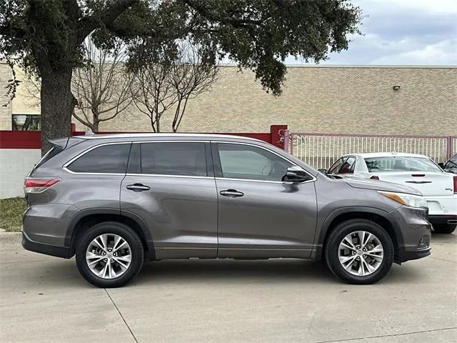 used 2015 Toyota Highlander car, priced at $18,900