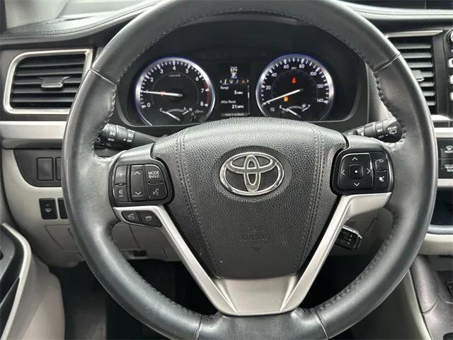 used 2015 Toyota Highlander car, priced at $18,900