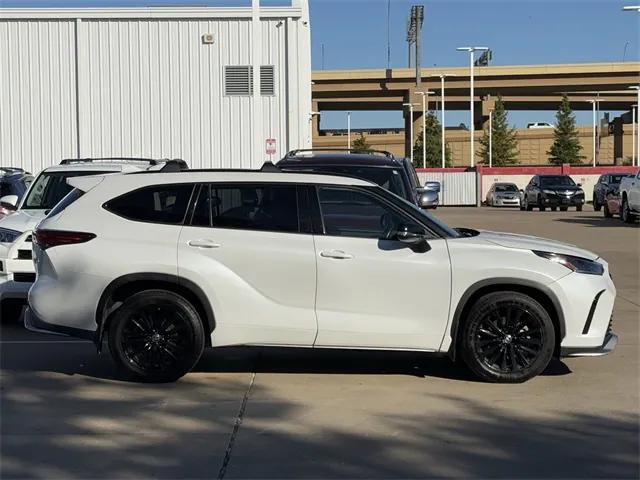 used 2023 Toyota Highlander car, priced at $33,487