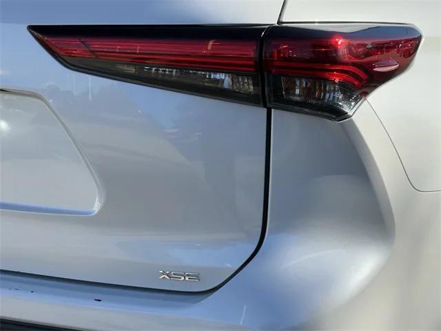 used 2023 Toyota Highlander car, priced at $33,487