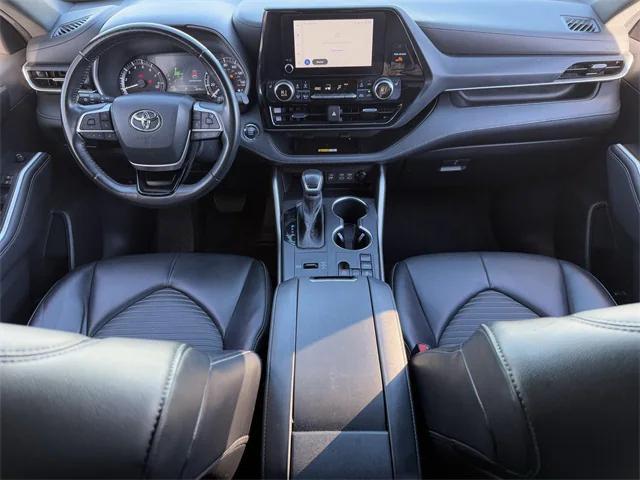 used 2023 Toyota Highlander car, priced at $33,487