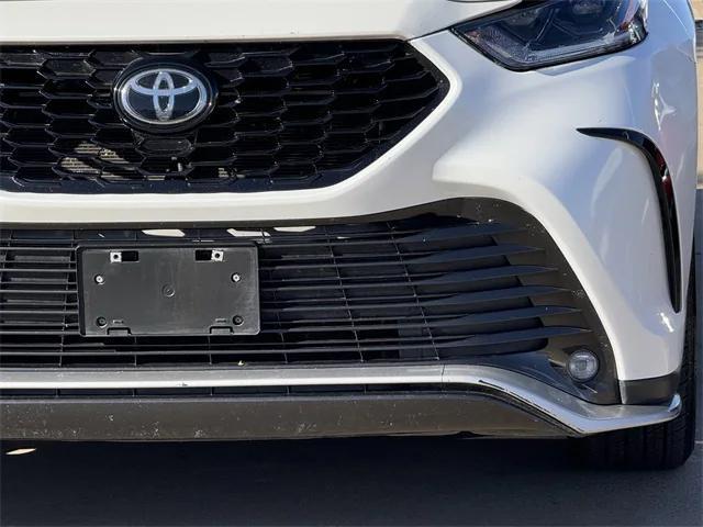 used 2023 Toyota Highlander car, priced at $33,487
