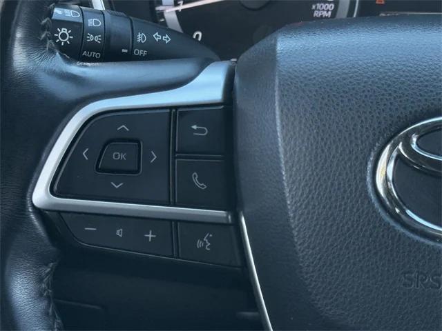 used 2023 Toyota Highlander car, priced at $33,487