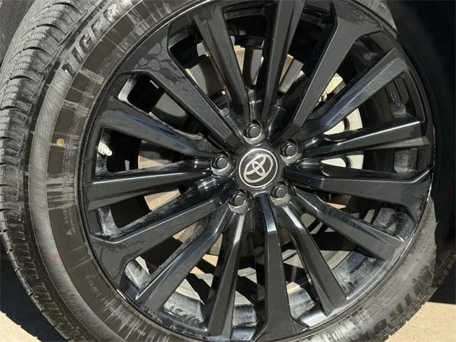 used 2023 Toyota Highlander car, priced at $33,487