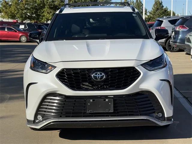 used 2023 Toyota Highlander car, priced at $33,487