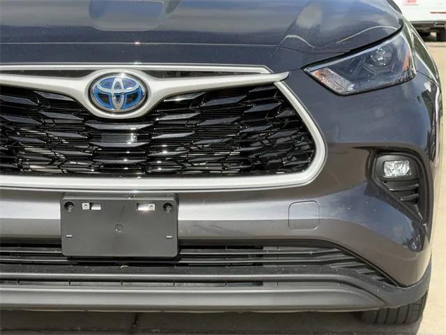used 2024 Toyota Highlander Hybrid car, priced at $50,160
