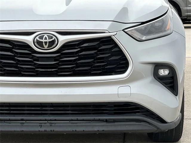 used 2021 Toyota Highlander car, priced at $29,596