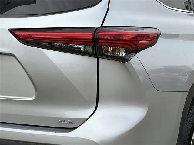 used 2021 Toyota Highlander car, priced at $29,596