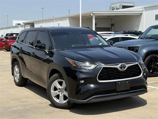 used 2023 Toyota Highlander car, priced at $35,009