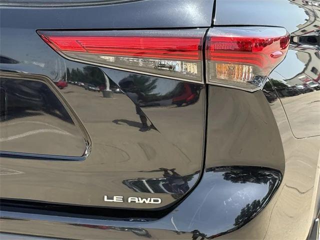 used 2023 Toyota Highlander car, priced at $35,009